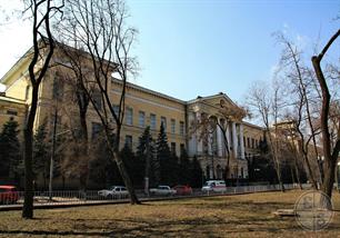 Главный корпус Горного института, где арендовал аудитории Еврейский политехникум. Пр. Яворницкого, 19 Главный корпус Горного института, где арендовал аудитории Еврейский политехникум. Пр. Яворницкого, 19
