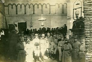 Еврейские солдаты австрийской армии в ровенской синагоге, сентябрь 1916 г. Еврейские солдаты австрийской армии в ровенской синагоге, сентябрь 1916 г.