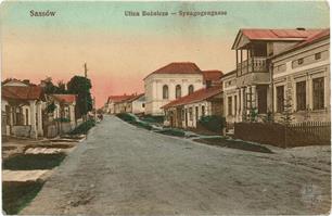 Сасов, улица Синагогальная (Синагога - справа) Сасов, улица Синагогальная (Синагога - справа)