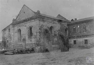 Большая синагога в Степани, 1914. Справа - "Верхняя" синагога для важных персон Большая синагога в Степани, 1914. Справа - "Верхняя" синагога для важных персон
