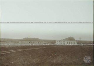 Синагога и школа, вид с противоположной стороны, 1904 Синагога и школа, вид с противоположной стороны, 1904