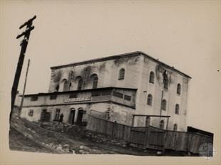 Синагога, сожженая во время погрома 1941 года Синагога, сожженая во время погрома 1941 года