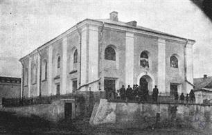 Great synagogue. There was also a smaller synagogue in town Great synagogue. There was also a smaller synagogue in town