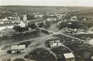 Devastated Terebovlya, 1917. On the left - Alter Kloiz and beit midrash, on the right is still empty Devastated Terebovlya, 1917. On the left - Alter Kloiz and beit midrash, on the right is still empty