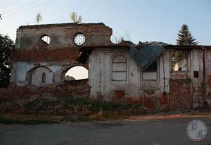 Сейчас даже от тех руин осталась только половина