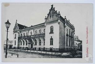 The building was erected in a neo -Gothic style The building was erected in a neo -Gothic style