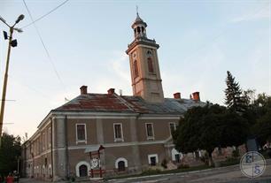 Town Hall, erected in 1811 in the early classic style Town Hall, erected in 1811 in the early classic style