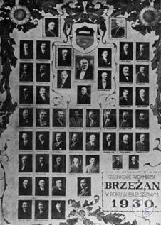 Members of the municipal council in 1930. The 16 Jews are concentrated on the right side Members of the municipal council in 1930. The 16 Jews are concentrated on the right side