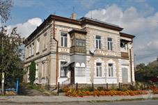 House. Photo by Mykola Vasilechko, Wikipedia House. Photo by Mykola Vasilechko, Wikipedia