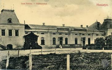 The palace of Rebe. Interestingly, his brother built in Chortkiv an almost accurate copy of their father’s r. Isroel Sadgorian residence. But r. Mordechai limiting his residence only to a fundamental similarity, without a detail The palace of Rebe. Interestingly, his brother built in Chortkiv an almost accurate copy of their father’s r. Isroel Sadgorian residence. But r. Mordechai limiting his residence only to a fundamental similarity, without a detail