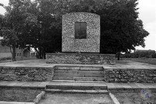 Monument on the mass grave. Photo by M.Kheifetz Monument on the mass grave. Photo by M.Kheifetz
