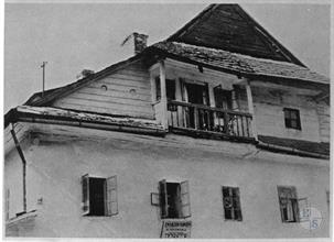 Trade Union House. Below you can see the inscription in Yiddish Trade Union House. Below you can see the inscription in Yiddish