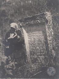 A well-known woman in Kremenets named Golda reads psalms in the cemetery. Photo by Henryk Hermanowicz A well-known woman in Kremenets named Golda reads psalms in the cemetery. Photo by Henryk Hermanowicz
