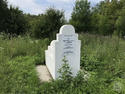 Tombstone of Rabbi Perets Rafael Valtser Tombstone of Rabbi Perets Rafael Valtser