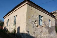 A house near the synagogue is a former cheder or other educational institution A house near the synagogue is a former cheder or other educational institution
