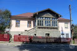 Дом раввина, ул. Мицкевича, 9. Фото Vast66, Википедия Дом раввина, ул. Мицкевича, 9. Фото Vast66, Википедия