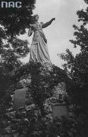 Previous, Polish version of the monument Previous, Polish version of the monument