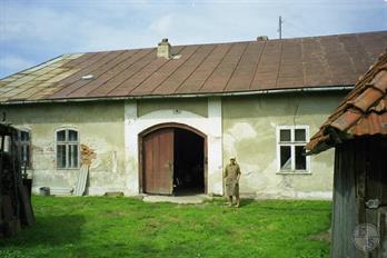Former Jewish Inn in Ustya-Zelene, 1998 Former Jewish Inn in Ustya-Zelene, 1998