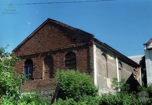 Synagogue in Zaliztsi, 2000. At Soviet time there was a shop Synagogue in Zaliztsi, 2000. At Soviet time there was a shop