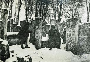 Old Jewish cemetery. Photos taken by Belgian soldiers in 1916 Old Jewish cemetery. Photos taken by Belgian soldiers in 1916