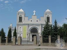 Действующий костел - для такого небольшого поселка явление достаточно необычное Действующий костел - для такого небольшого поселка явление достаточно необычное