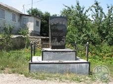 Памятник возле моста Памятник возле моста