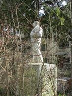 А вот и подпольщик в кустах А вот и подпольщик в кустах
