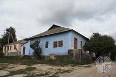 Near the bus station building remained one of the synagogues