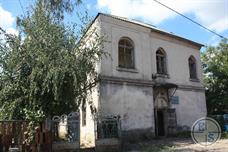 В бывшей синагоге сейчас какие-то мастерские В бывшей синагоге сейчас какие-то мастерские