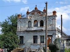 По словам его обитателей, домик строил когда-то здешний "пан" По словам его обитателей, домик строил когда-то здешний "пан"