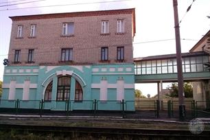 Еще одно здание в стиле модерн, позже надстроенное в советском стиле. Находится возле дома отдыха локомотивных бригад