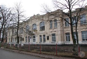 Школа №1, 2008. Сегодня это одно из немногих сохранившихся в аутентичном виде старинных зданий Жмеринки Школа №1, 2008. Сегодня это одно из немногих сохранившихся в аутентичном виде старинных зданий Жмеринки