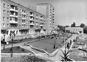 Площадь Мира, 1990-е гг. Площадь Мира, 1990-е гг.