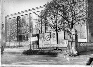 Бассейн, Ленин и советская реклама Бассейн, Ленин и советская реклама