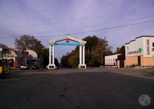 За больницей город заканчивается. Въездая арка, 2014 За больницей город заканчивается. Въездая арка, 2014