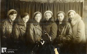 Berestechko, groupe of young women Berestechko, groupe of young women