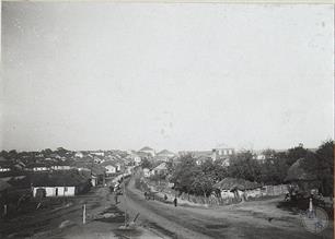 Horokhiv, 1917. The synagogue is visible on the right in the background Horokhiv, 1917. The synagogue is visible on the right in the background