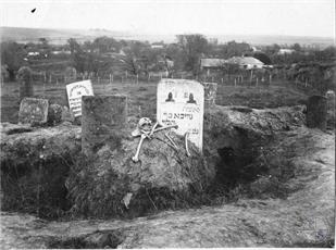 Jewish cemetery, 1916. Photo took by German soldier. Cemetery was demolished in 1980s Jewish cemetery, 1916. Photo took by German soldier. Cemetery was demolished in 1980s