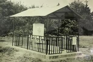 Grave of Rabbi Aharon II of Karlin in the Jewish Cemetery in Mlyniv, 1990s Grave of Rabbi Aharon II of Karlin in the Jewish Cemetery in Mlyniv, 1990s