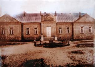 People's School, 1930. Built with the money of Moshe Ginsburg People's School, 1930. Built with the money of Moshe Ginsburg