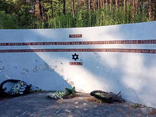 Holocaust memorial in Porokhovnya forest near Radyvyliv, 2021 Holocaust memorial in Porokhovnya forest near Radyvyliv, 2021