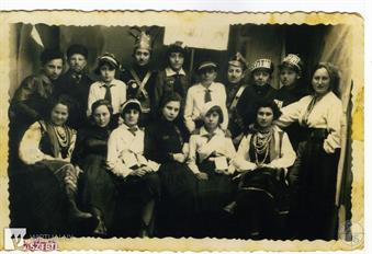 Turiisk. Ha-Shomer Ha-Tsair members in costumes on Purim, 1930 Turiisk. Ha-Shomer Ha-Tsair members in costumes on Purim, 1930