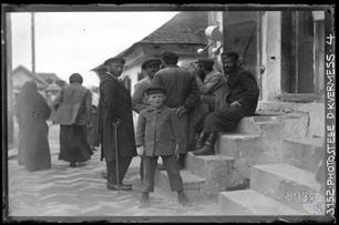 Jews on the market square in Volodymyr, 1917 Jews on the market square in Volodymyr, 1917