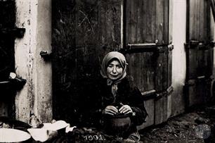 Jewish seller in Volodymyr, 1917 Jewish seller in Volodymyr, 1917