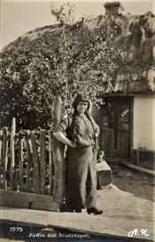 Jewish girl from Druzhkopol, 1914-1915 Jewish girl from Druzhkopol, 1914-1915