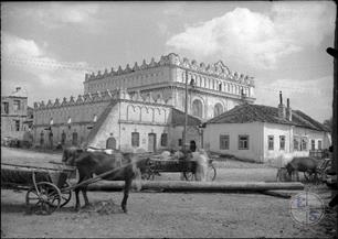 Square in front of the synagogue, 1939 Square in front of the synagogue, 1939