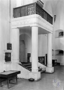 Entrance to the synagogue, view from the inside Entrance to the synagogue, view from the inside
