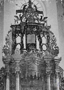 Top part of Aron kodesh Top part of Aron kodesh