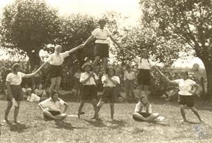Girls in the Zionist Summer Camp in Trochimbrod Girls in the Zionist Summer Camp in Trochimbrod