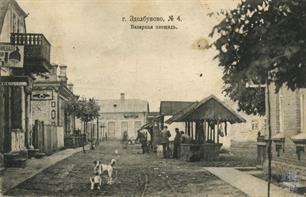 Market square in Zdolbuniv, 1920s Market square in Zdolbuniv, 1920s